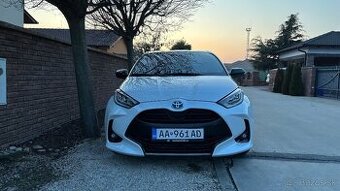 Predám Toyotu Yaris Hybrid 1.5 02/2023