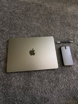 Macbook Air M2 2022 nepoužívaný + HÚB v cene