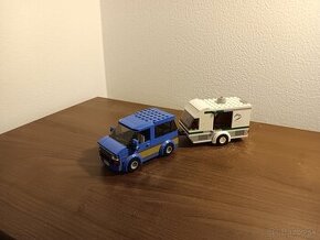 Lego set - Osobné auto s karavanom