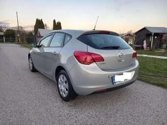 Opel Astra J 1.4 16v 74-Kw (101Ps) Comfort-line Rezervovane