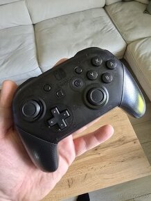 Predám Nintendo Switch Pro Controller