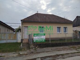 016-12-PAMAa Starší dom v obci Lukáčovce s veľkým pozemkom - 1