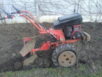 DVOJKOLESOVY MALOTRAKTOR. BENZÍNOVÝ STVORTAKT.