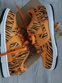 Nike Dunk Low Next Nature Tiger Stripes EU31 - 1