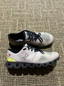 On Running, model Cloud X 3, velikost 37,5