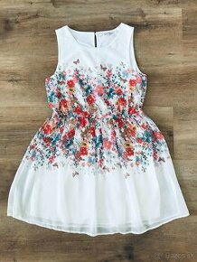 Biele letné šaty s kvetmi
