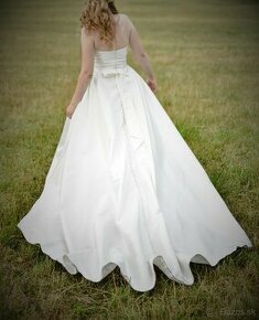 Predám svadobné šaty Milla Nova vel.38 + závoj a opasok