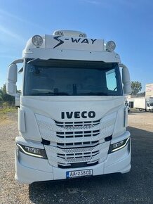 Iveco S-WAY 420 + KRONE skriňový náves