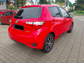 Yaris Hybrid 1.5 červená