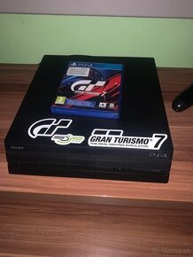 Ps4 pro 1 tera ako nové