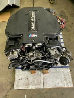 motor bmw M5 e60 V8