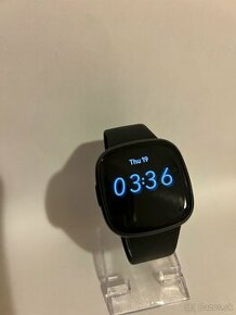 Fitbit versa 4 - 1