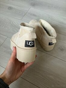 UGG mini