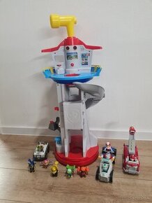 Paw patrol veža a zbierka členov labkovej patroly