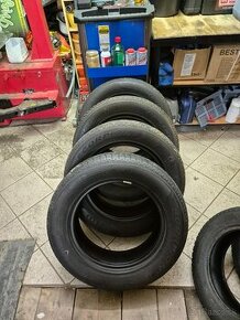 Predám zimné pneumatiky 215/65R17 - 1