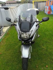 Honda deauville NT700VA