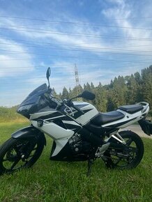 Honda CBR125r - 1