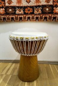 Kvalitne djembe bubon vyrobene na zakazku u vyrobcu djembe