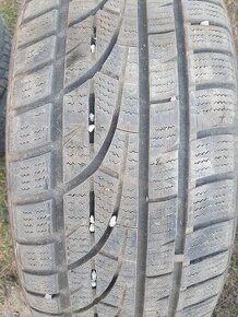 Predám zimné Hankook 235/60/R17