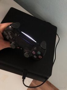 Predám PS4 slim