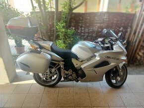 Predám Honda Vfr800