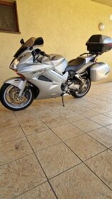 Predám Honda Vfr800