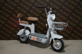 Elektrický skúter YADEA i8 Retro VESPA – Šedá