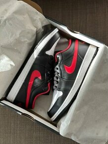 NIKE AIR JORDAN 1 LOW Black / Fire Red-White