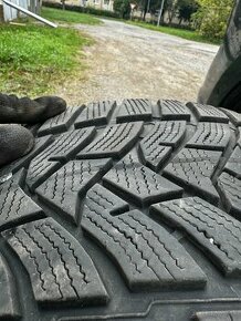 255/40R19 Zimne pneu Dunlop