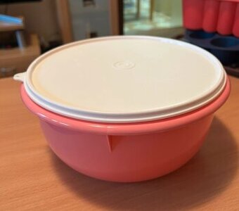 Tupperware miska kyska