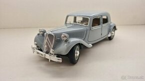 1:18 CITROEN 15CV - 1