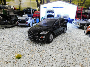 model auta 1:18  Mazda CX7 čierna farba paudi - 1