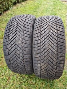 Predám celoročné pneu 235/40R19