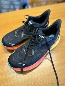 HOKA ARAHI 6