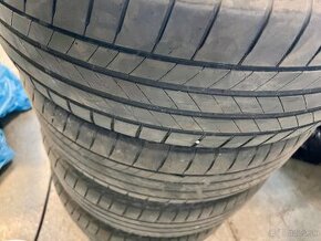 Predám letné gumy BRIDGESTONE 205/60/R16 Rok 2022