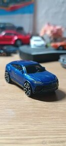 Hot wheels Lamborghini urus kovový