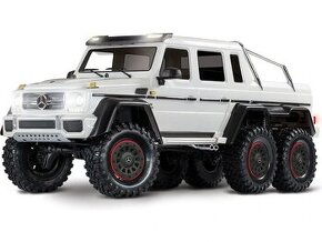 nový Traxxas TRX-6 Mercedes G 63 6x6 1:10 RTR bílý