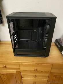 Predám PC skrinku Fractal Design Meshify C Dark TG