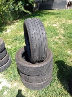 215/60R17. 100H. Goodyear letné