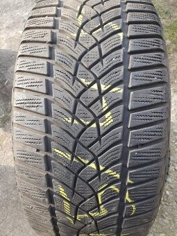 Predám zimné Goodyear 215/45/R16