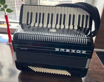 Akordeón Hohner AMICA IV 96 - 1