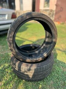 245/35 R19