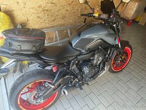 Yamaha mt 07 - 1