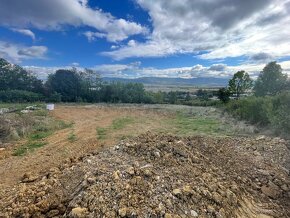 Stavebný pozemok 1730 m2 projekt a stav. povolenie Bojnice