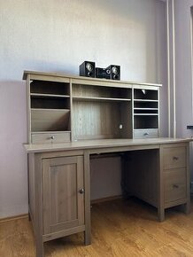 Predám pekný a praktický, písací stôl HEMNES Ikea