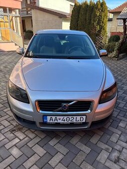 Predám Volvo c30 1,6 74kw benzín.