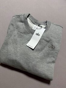 Alo Yoga Accolade Crew Neck Pullover