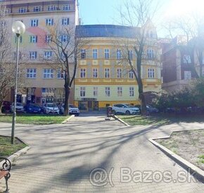 Na prenájom administratívny priestor, 111 m², Jakubovo nám.,