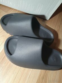 Adidas Yeezy slides onyx