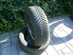 Predám 2x celoročné pneu Goodyear 215/65 R17 96V - 1